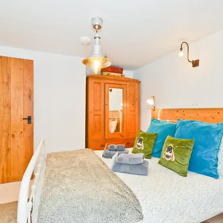 1 Apse Castle Cottage - Chocolate Box Cottage, Pet-Friendly 16Th Century Cottage, Surrounded By Ancient Woodland In Shanklin Exterior photo