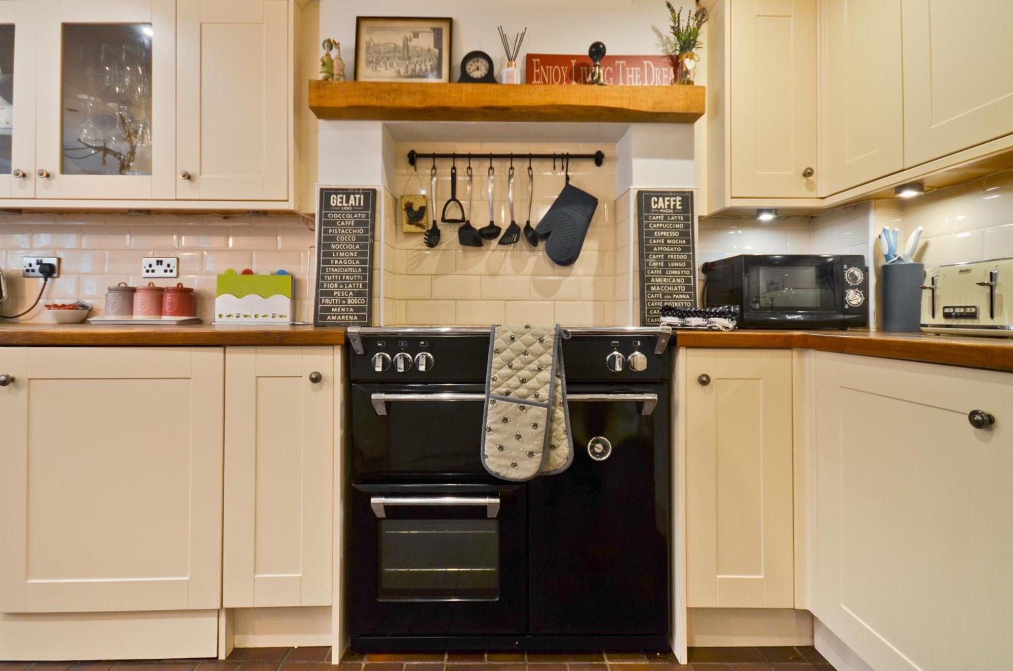 Holiday home 1 Apse Castle - Chocolate Box Cottage, Pet-friendly 16th Century Cottage, Surrounded By Ancient Woodland In