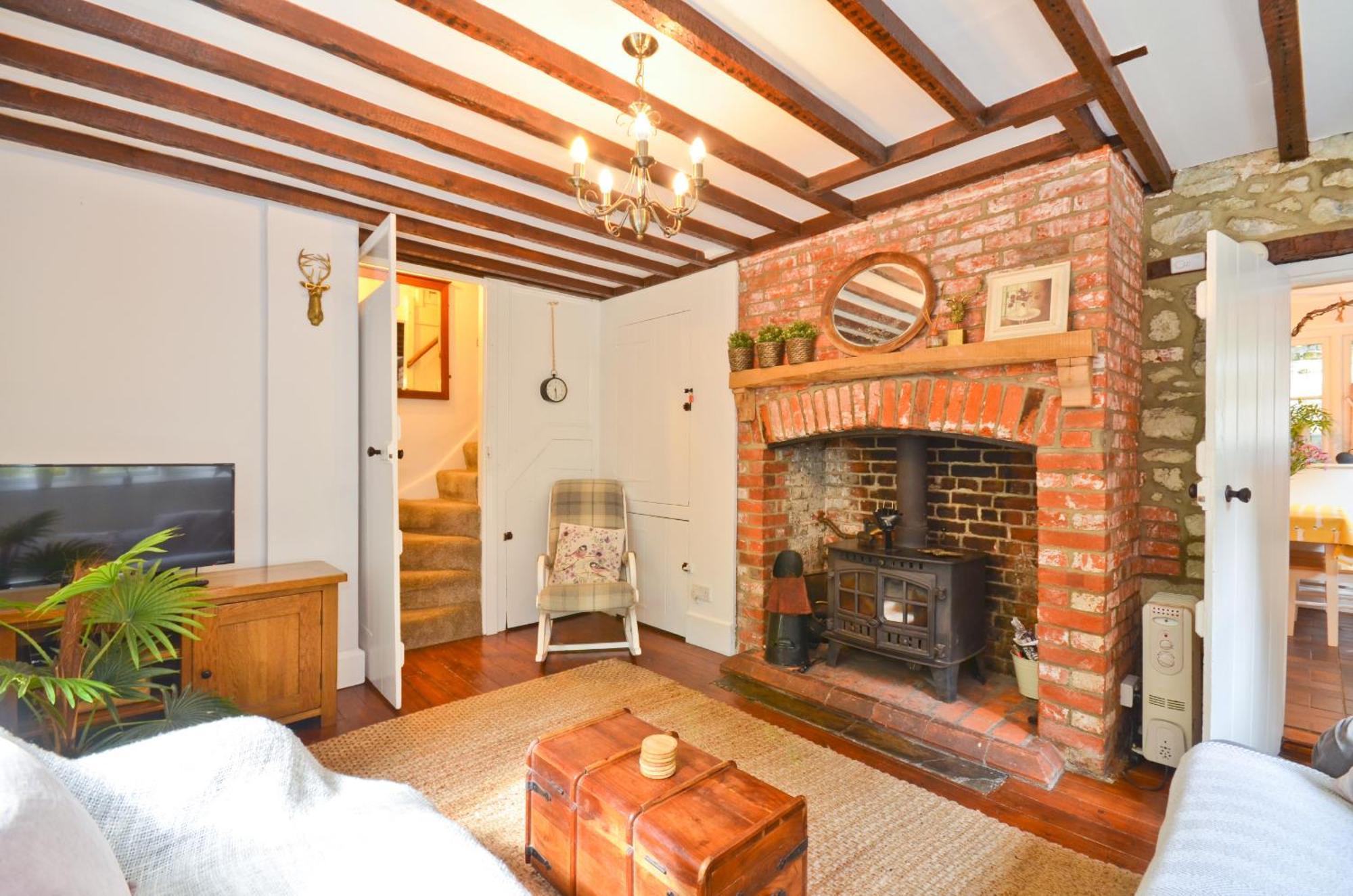 1 Apse Castle - Chocolate Box Cottage, Pet-friendly 16th Century Cottage, Surrounded By Ancient Woodland In Holiday home *