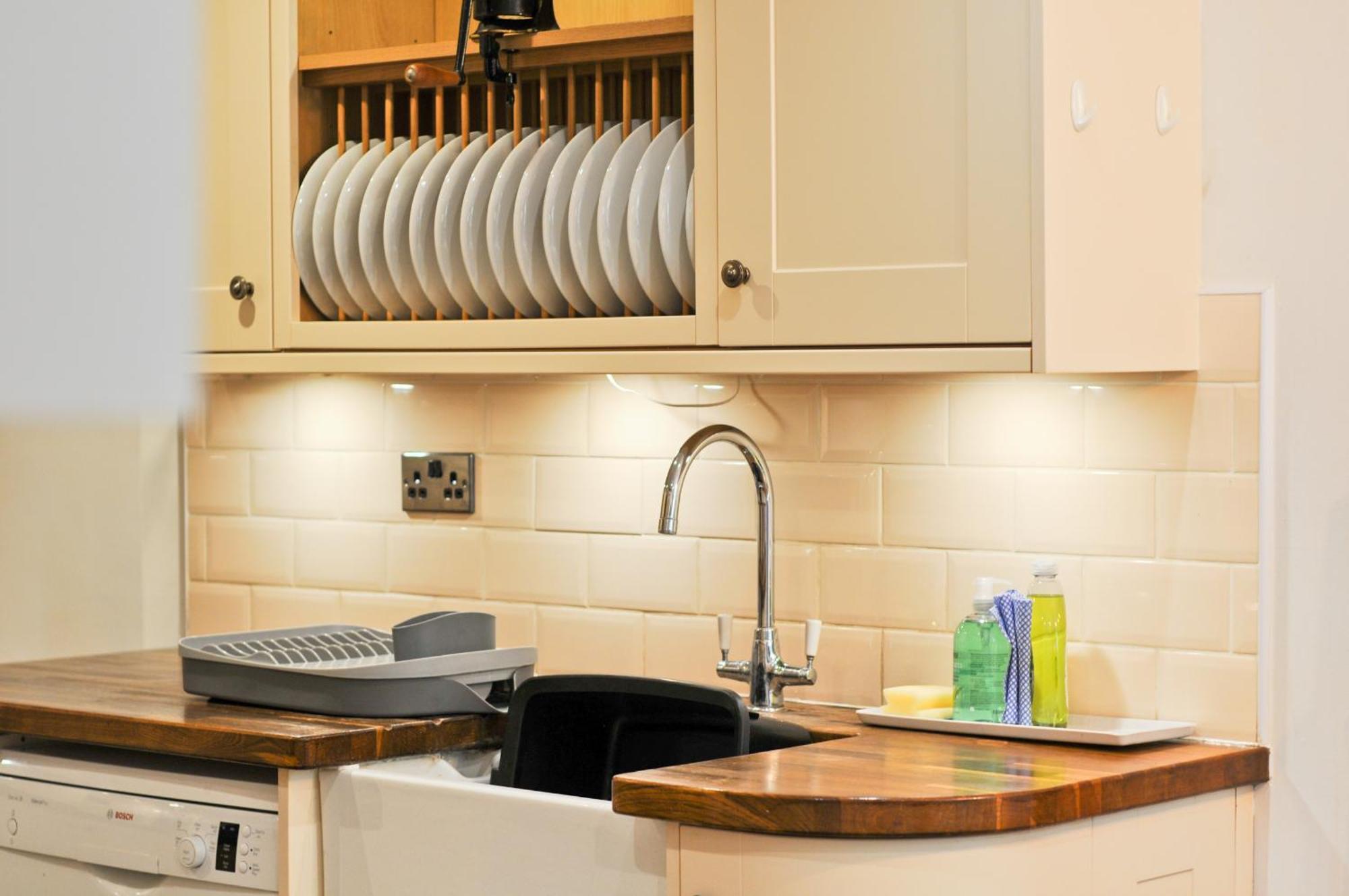 Holiday home 1 Apse Castle - Chocolate Box Cottage, Pet-friendly 16th Century Cottage, Surrounded By Ancient Woodland In Shanklin