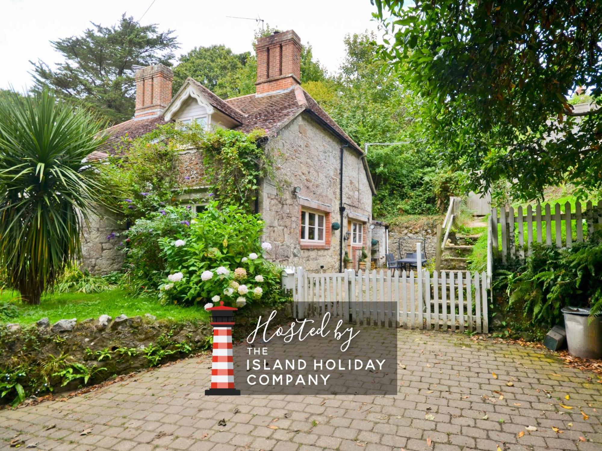 1 Apse Castle - Chocolate Box Cottage, Pet-friendly 16th Century Cottage, Surrounded By Ancient Woodland In *