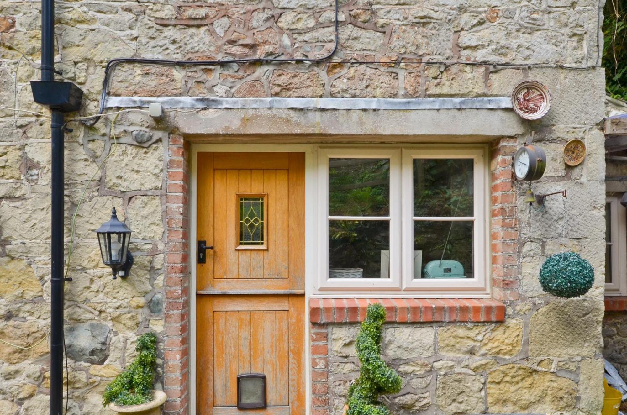 1 Apse Castle - Chocolate Box Cottage, Pet-friendly 16th Century Cottage, Surrounded By Ancient Woodland In Holiday home