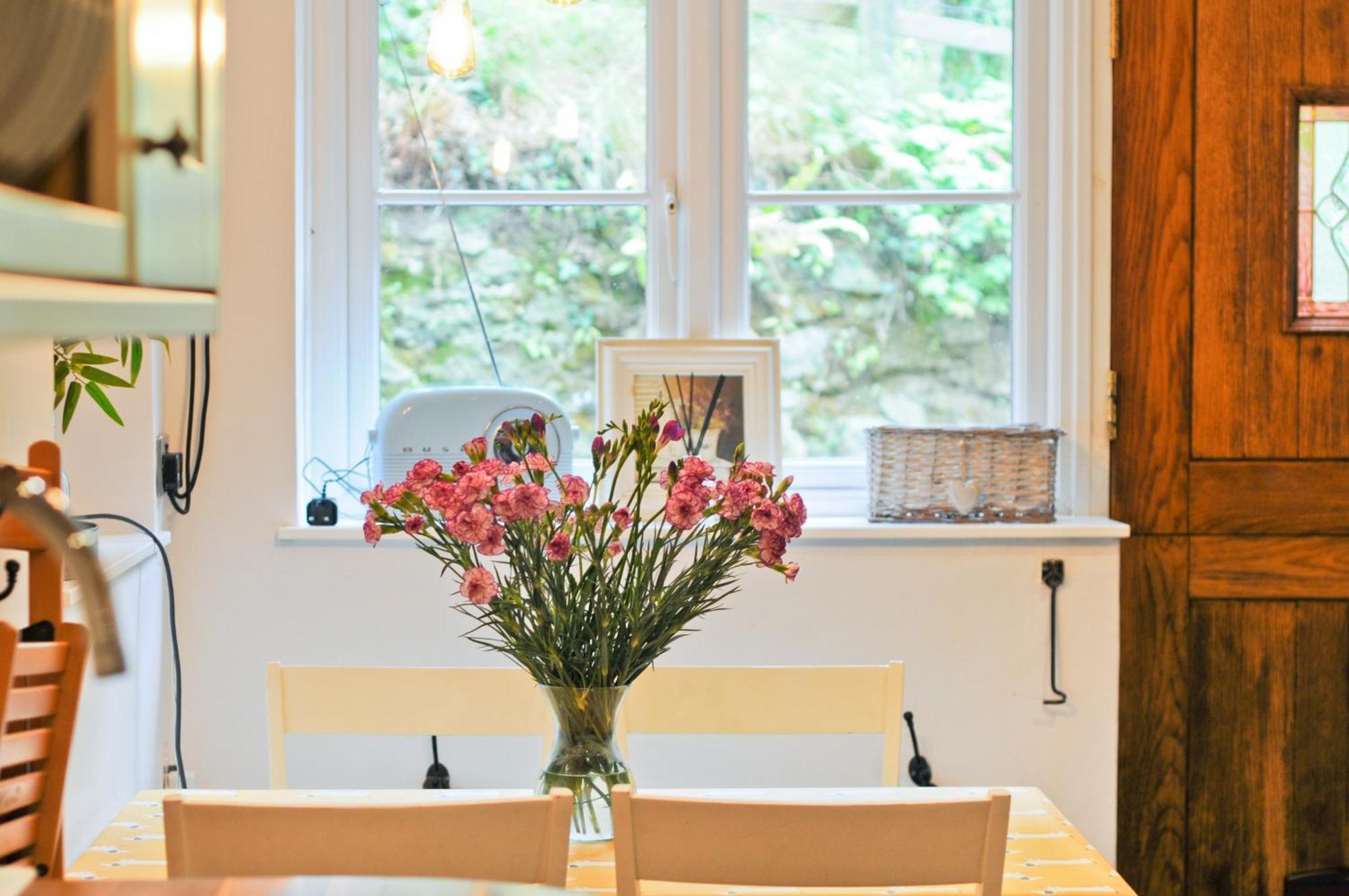 1 Apse Castle - Chocolate Box Cottage, Pet-friendly 16th Century Cottage, Surrounded By Ancient Woodland In * Shanklin