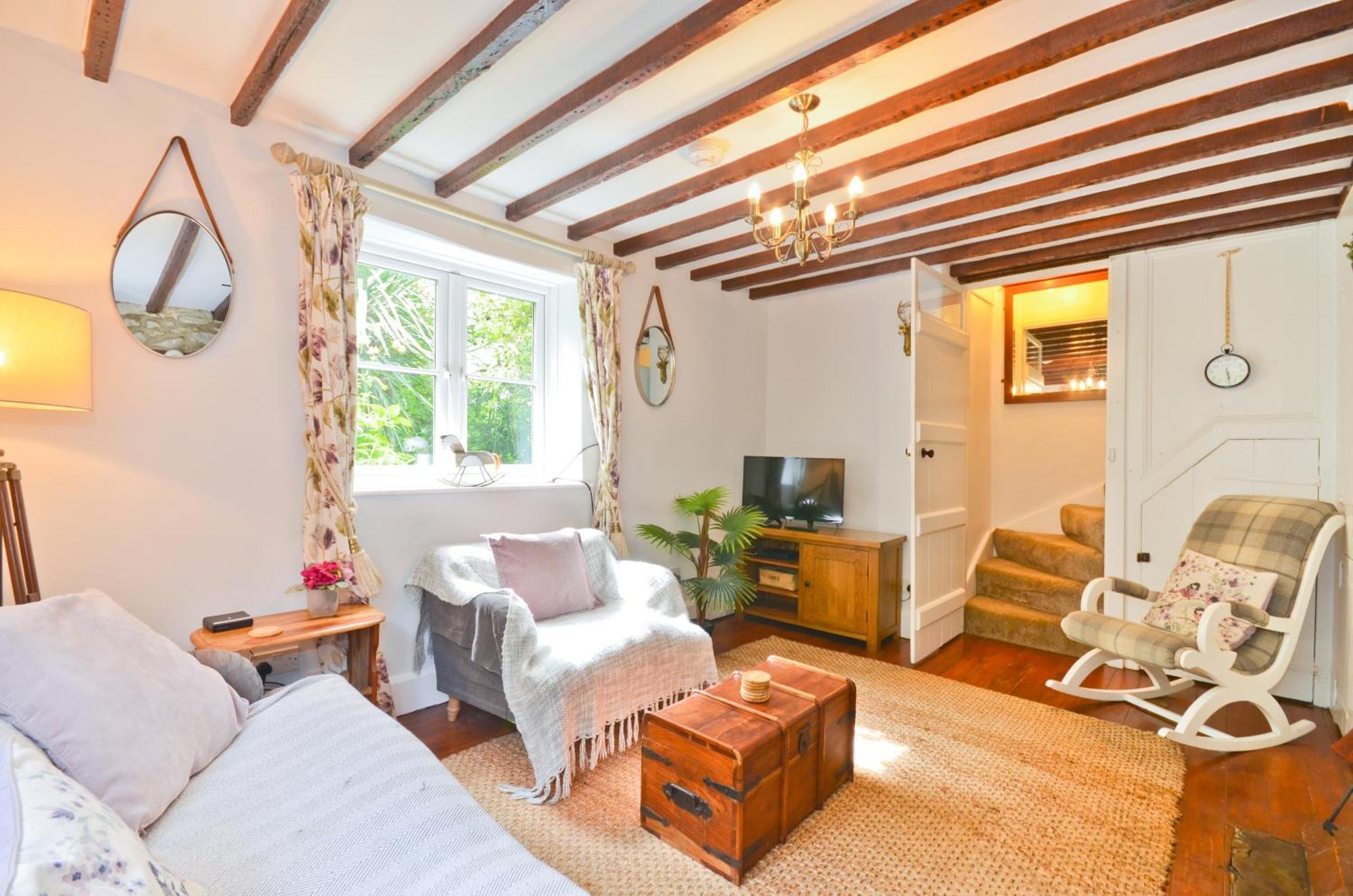1 Apse Castle - Chocolate Box Cottage, Pet-friendly 16th Century Cottage, Surrounded By Ancient Woodland In Holiday home